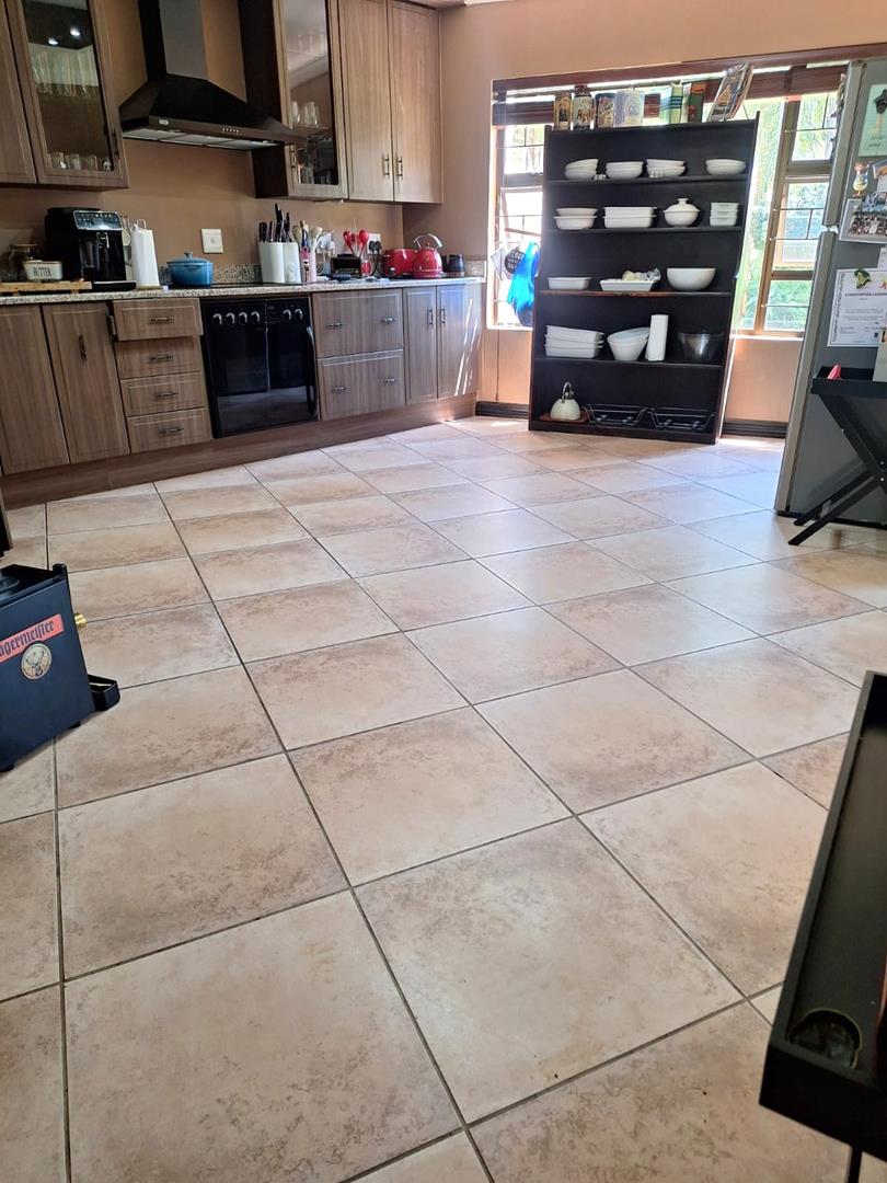 To Let 4 Bedroom Property for Rent in Melodie North West